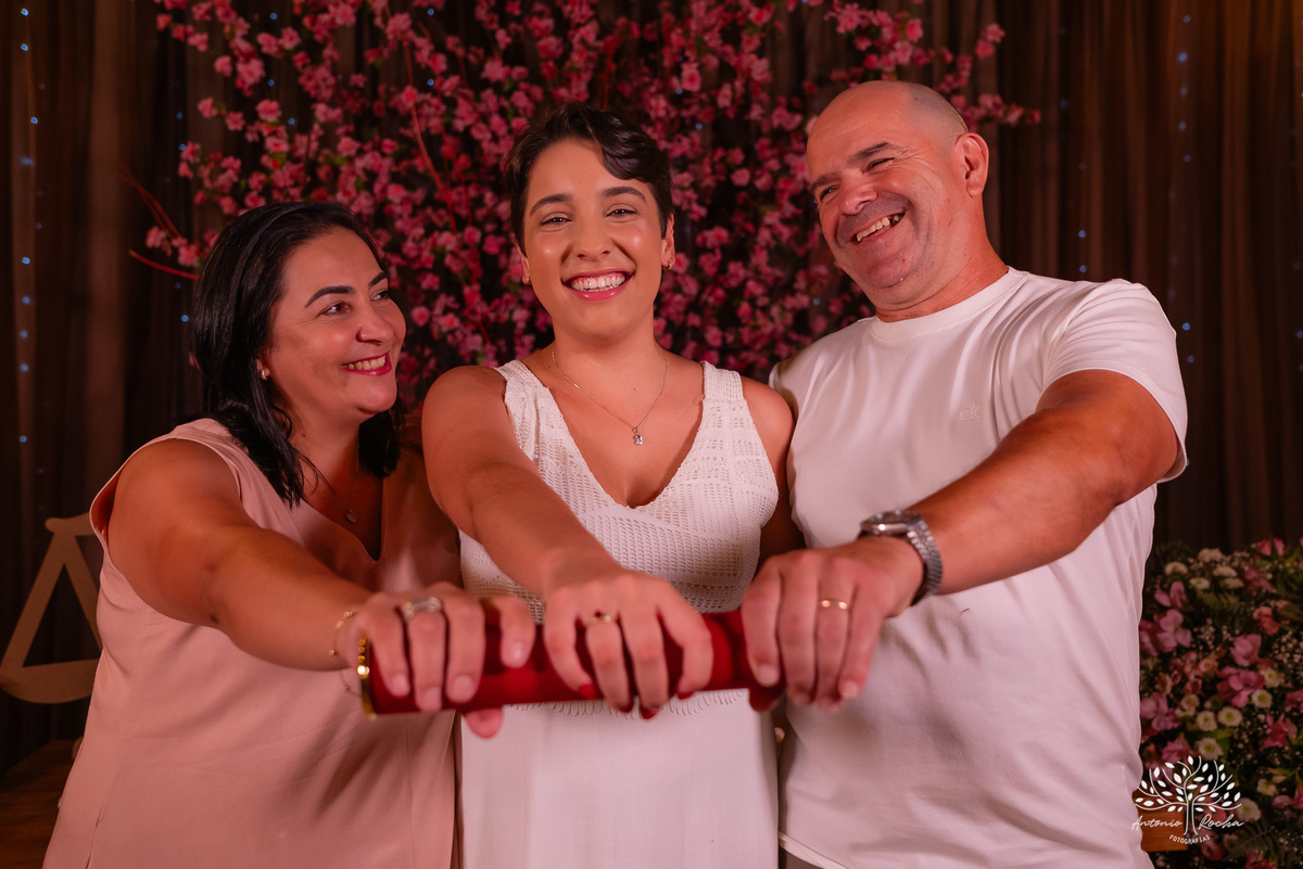 formatura - Direito - UFRGS - celebração - família - amigos - emoção - gratidão - conquista - pizzaria - raízes - colação de grau - festa - fotografia - memórias - alegria - sucesso - trajetória - abraços - momentos especiais-cerro grande do sul - pelotas