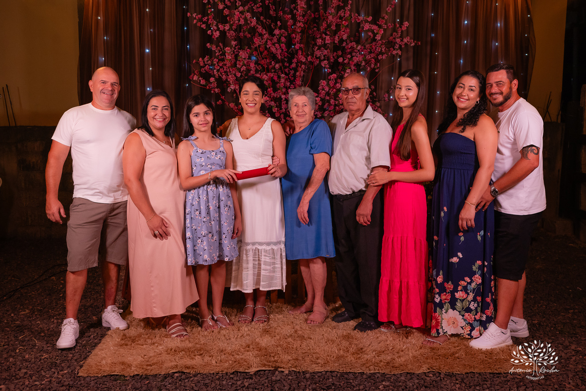 formatura - Direito - UFRGS - celebração - família - amigos - emoção - gratidão - conquista - pizzaria - raízes - colação de grau - festa - fotografia - memórias - alegria - sucesso - trajetória - abraços - momentos especiais-cerro grande do sul - pelotas