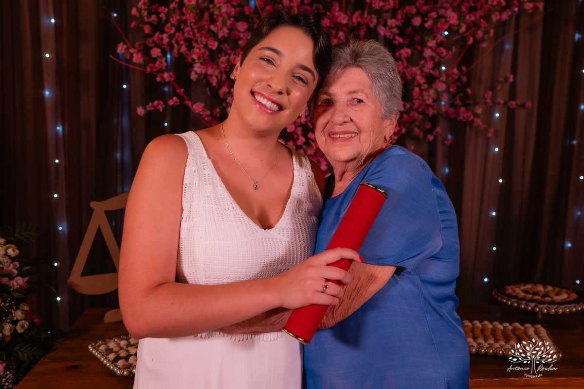 formatura - Direito - UFRGS - celebração - família - amigos - emoção - gratidão - conquista - pizzaria - raízes - colação de grau - festa - fotografia - memórias - alegria - sucesso - trajetória - abraços - momentos especiais-cerro grande do sul - pelotas