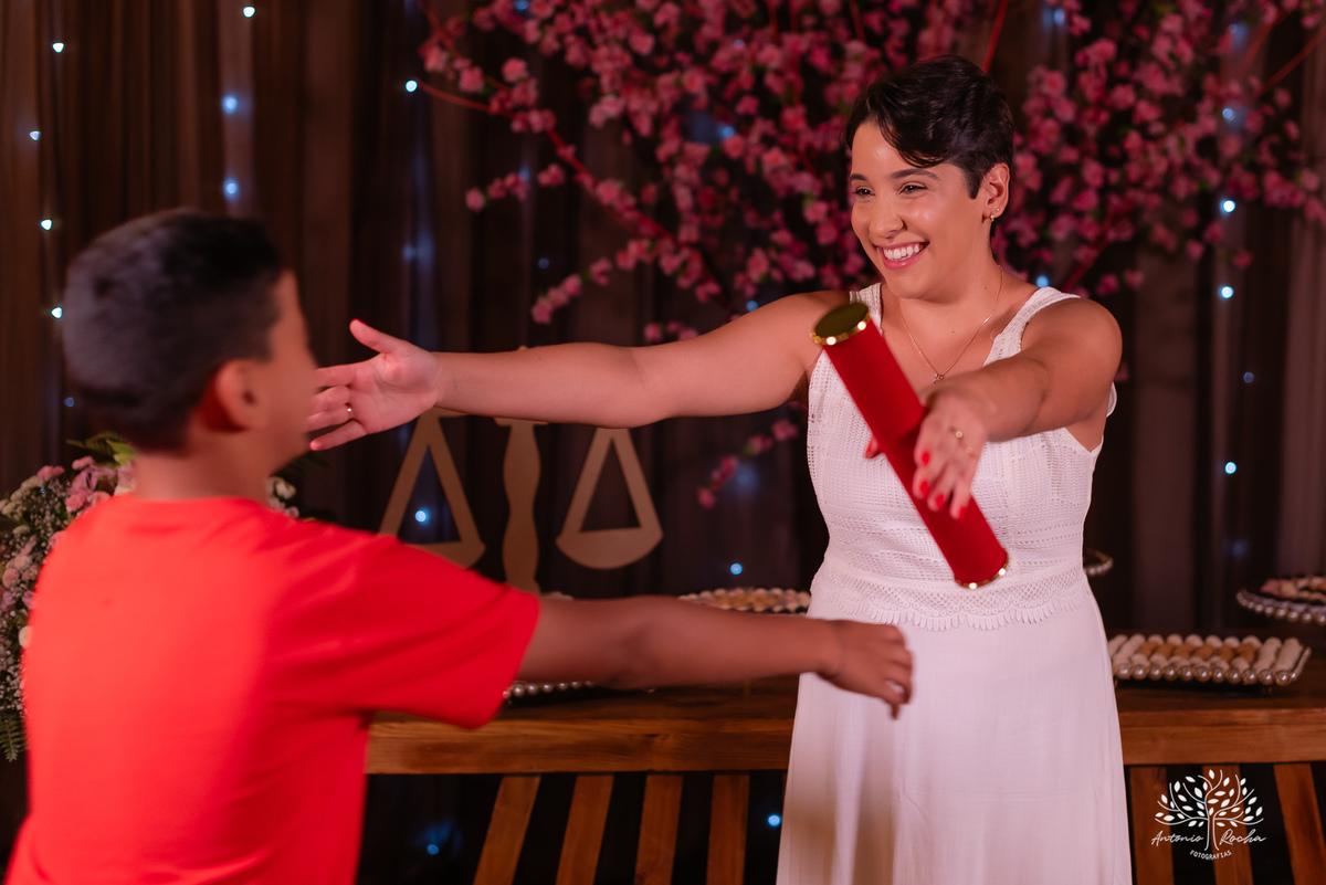 formatura - Direito - UFRGS - celebração - família - amigos - emoção - gratidão - conquista - pizzaria - raízes - colação de grau - festa - fotografia - memórias - alegria - sucesso - trajetória - abraços - momentos especiais-cerro grande do sul - pelotas