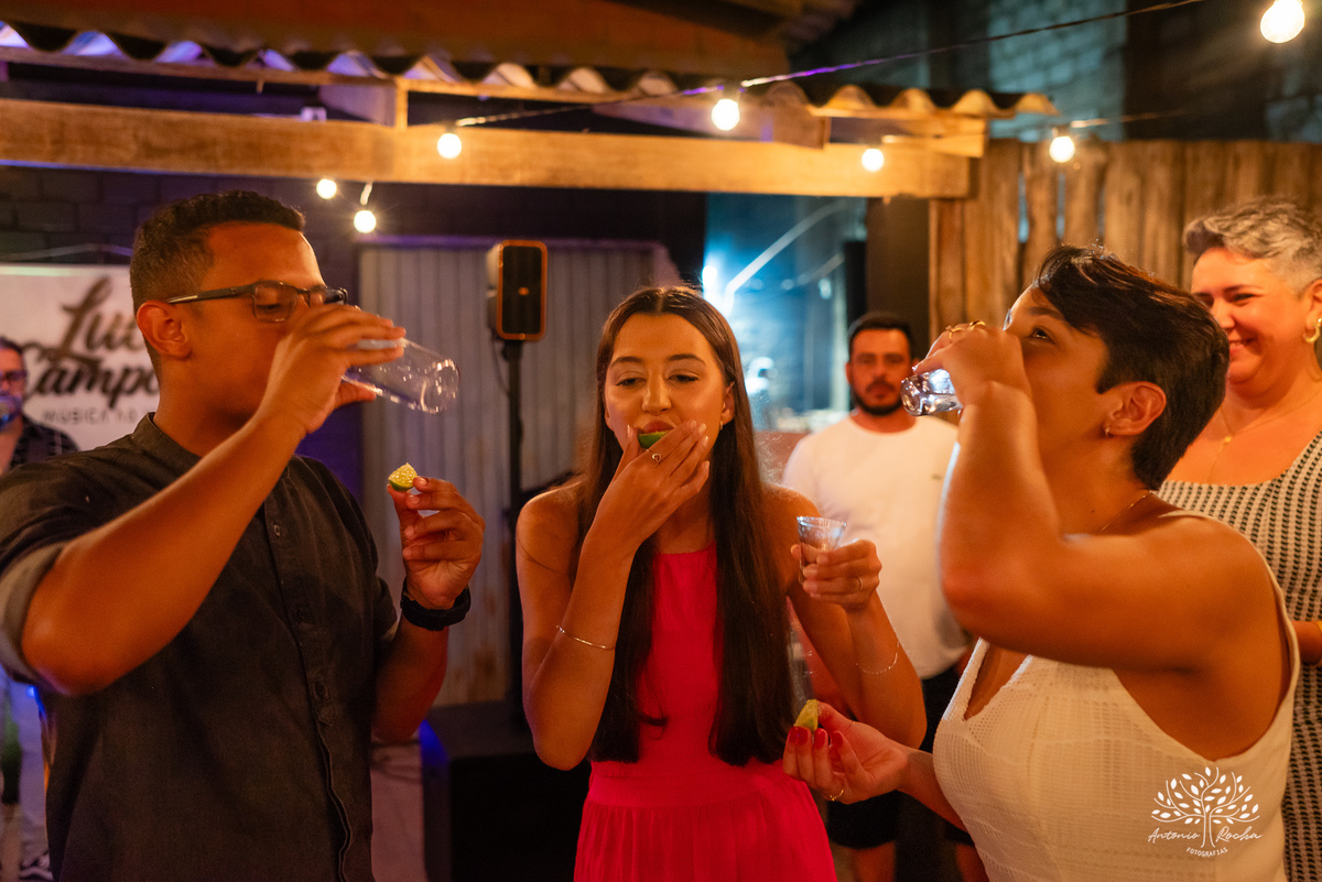 formatura - Direito - UFRGS - celebração - família - amigos - emoção - gratidão - conquista - pizzaria - raízes - colação de grau - festa - fotografia - memórias - alegria - sucesso - trajetória - abraços - momentos especiais-cerro grande do sul - pelotas