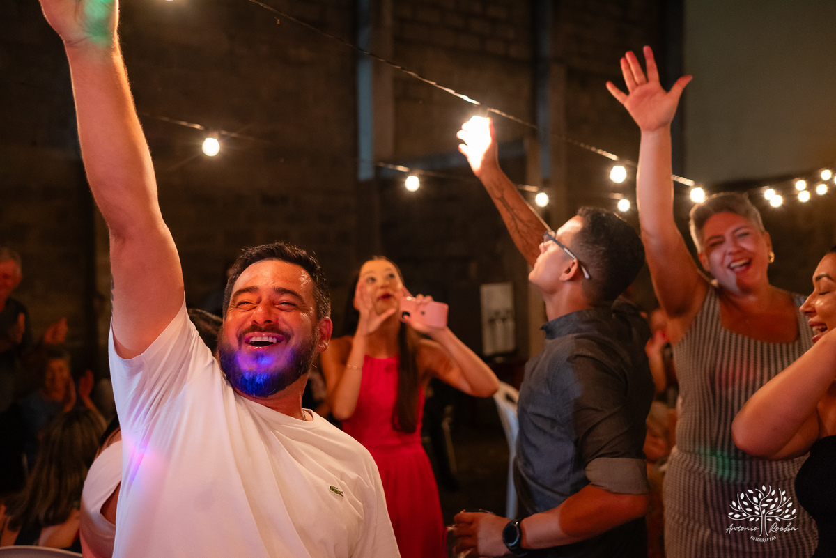 formatura - Direito - UFRGS - celebração - família - amigos - emoção - gratidão - conquista - pizzaria - raízes - colação de grau - festa - fotografia - memórias - alegria - sucesso - trajetória - abraços - momentos especiais-cerro grande do sul - pelotas