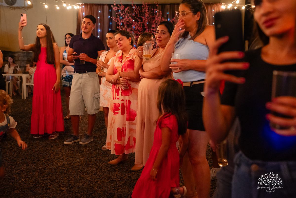 formatura - Direito - UFRGS - celebração - família - amigos - emoção - gratidão - conquista - pizzaria - raízes - colação de grau - festa - fotografia - memórias - alegria - sucesso - trajetória - abraços - momentos especiais-cerro grande do sul - pelotas