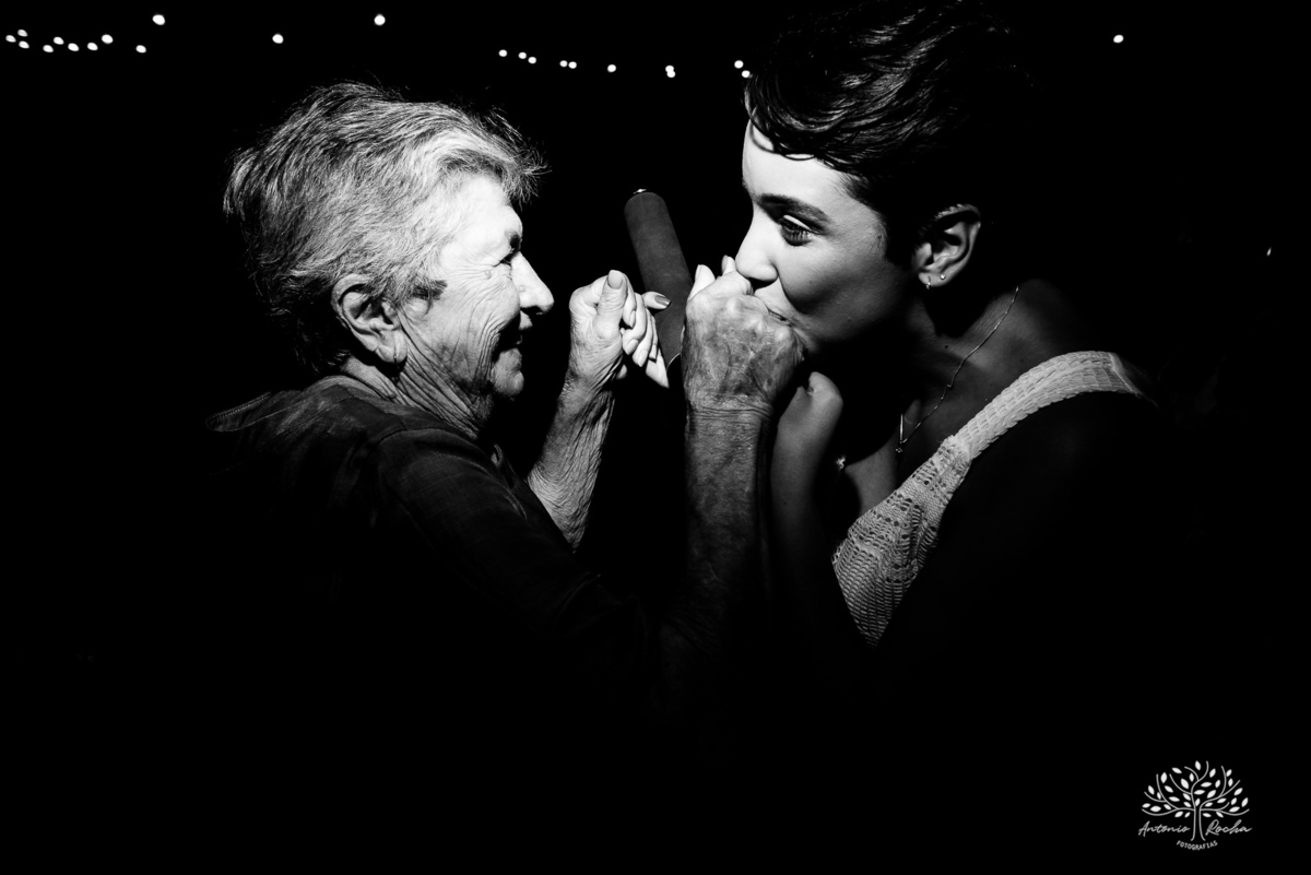 formatura - Direito - UFRGS - celebração - família - amigos - emoção - gratidão - conquista - pizzaria - raízes - colação de grau - festa - fotografia - memórias - alegria - sucesso - trajetória - abraços - momentos especiais-cerro grande do sul - pelotas