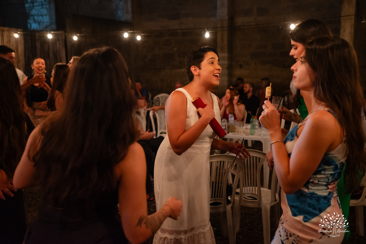 formatura - Direito - UFRGS - celebração - família - amigos - emoção - gratidão - conquista - pizzaria - raízes - colação de grau - festa - fotografia - memórias - alegria - sucesso - trajetória - abraços - momentos especiais-cerro grande do sul - pelotas