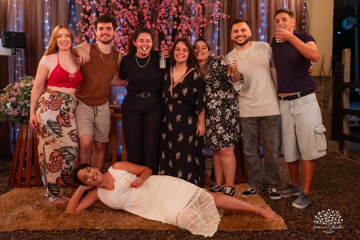 formatura - Direito - UFRGS - celebração - família - amigos - emoção - gratidão - conquista - pizzaria - raízes - colação de grau - festa - fotografia - memórias - alegria - sucesso - trajetória - abraços - momentos especiais-cerro grande do sul - pelotas