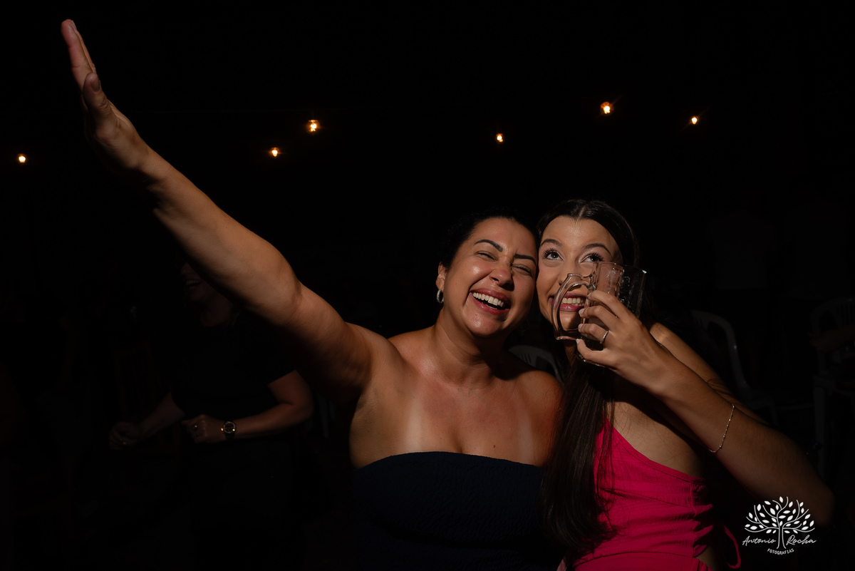 formatura - Direito - UFRGS - celebração - família - amigos - emoção - gratidão - conquista - pizzaria - raízes - colação de grau - festa - fotografia - memórias - alegria - sucesso - trajetória - abraços - momentos especiais-cerro grande do sul - pelotas