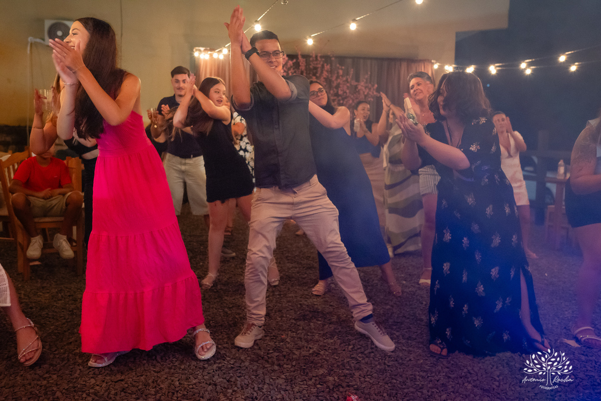 formatura - Direito - UFRGS - celebração - família - amigos - emoção - gratidão - conquista - pizzaria - raízes - colação de grau - festa - fotografia - memórias - alegria - sucesso - trajetória - abraços - momentos especiais-cerro grande do sul - pelotas