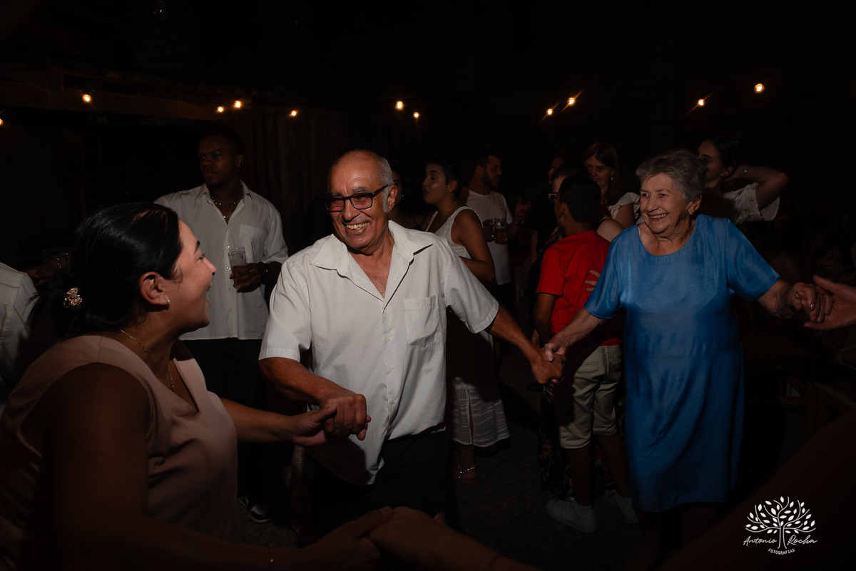 formatura - Direito - UFRGS - celebração - família - amigos - emoção - gratidão - conquista - pizzaria - raízes - colação de grau - festa - fotografia - memórias - alegria - sucesso - trajetória - abraços - momentos especiais-cerro grande do sul - pelotas