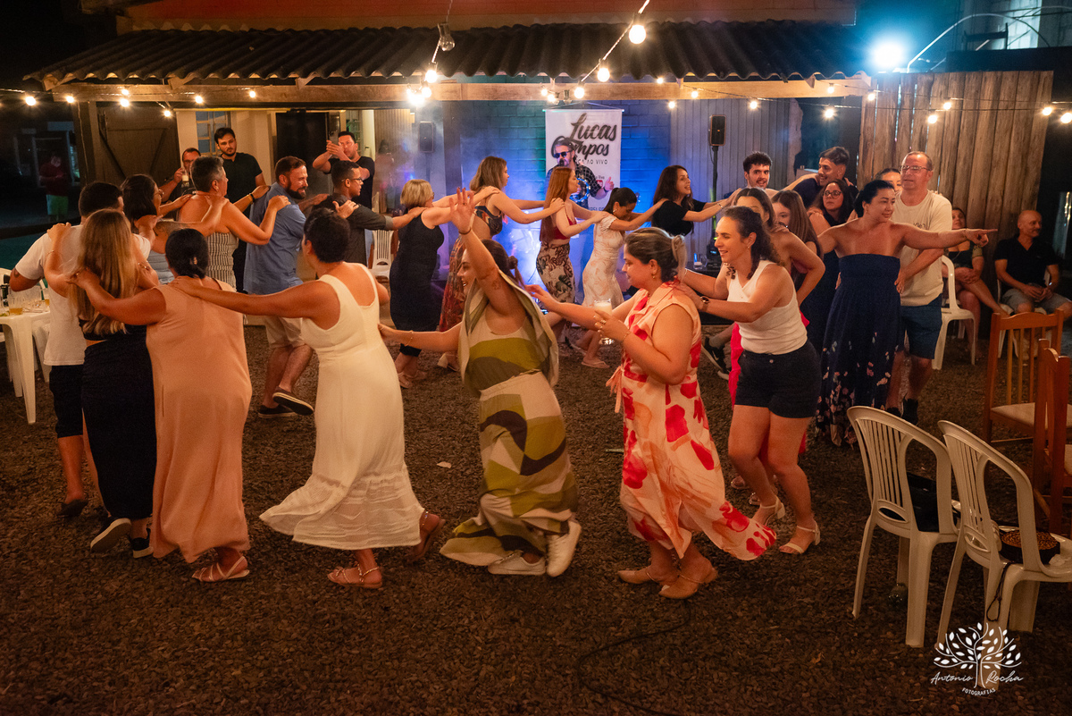 formatura - Direito - UFRGS - celebração - família - amigos - emoção - gratidão - conquista - pizzaria - raízes - colação de grau - festa - fotografia - memórias - alegria - sucesso - trajetória - abraços - momentos especiais-cerro grande do sul - pelotas