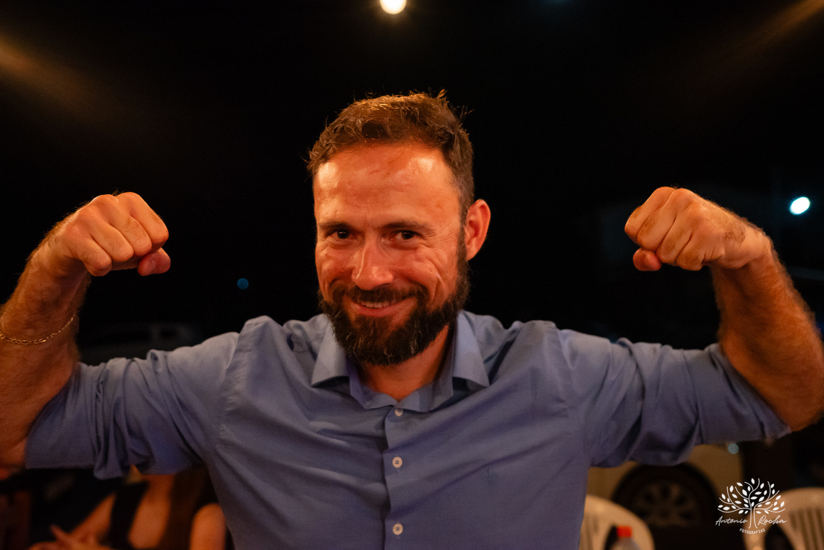 formatura - Direito - UFRGS - celebração - família - amigos - emoção - gratidão - conquista - pizzaria - raízes - colação de grau - festa - fotografia - memórias - alegria - sucesso - trajetória - abraços - momentos especiais-cerro grande do sul - pelotas