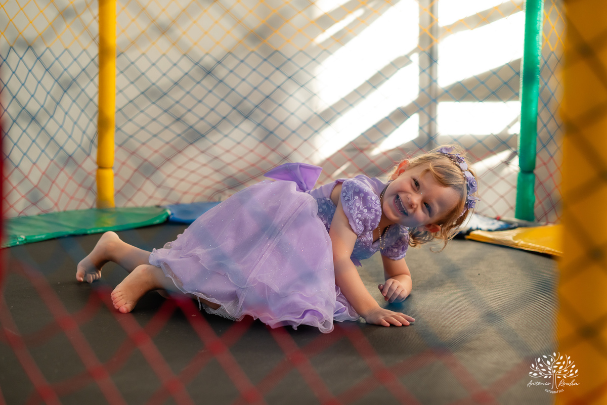 aniversário - Maria Antônia - festa infantil - Jardim de Borboletas - decoração - alegria - diversão - brincadeiras - cama elástica - carro motorizado - roda-roda - tombo legal - família - amigos - amor - celebração – Pelotas – Antonio Rocha Fotografias
