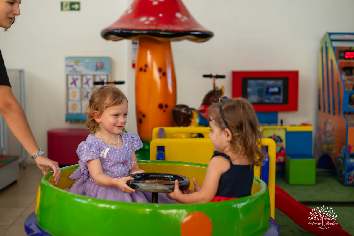 aniversário - Maria Antônia - festa infantil - Jardim de Borboletas - decoração - alegria - diversão - brincadeiras - cama elástica - carro motorizado - roda-roda - tombo legal - família - amigos - amor - celebração – Pelotas – Antonio Rocha Fotografias