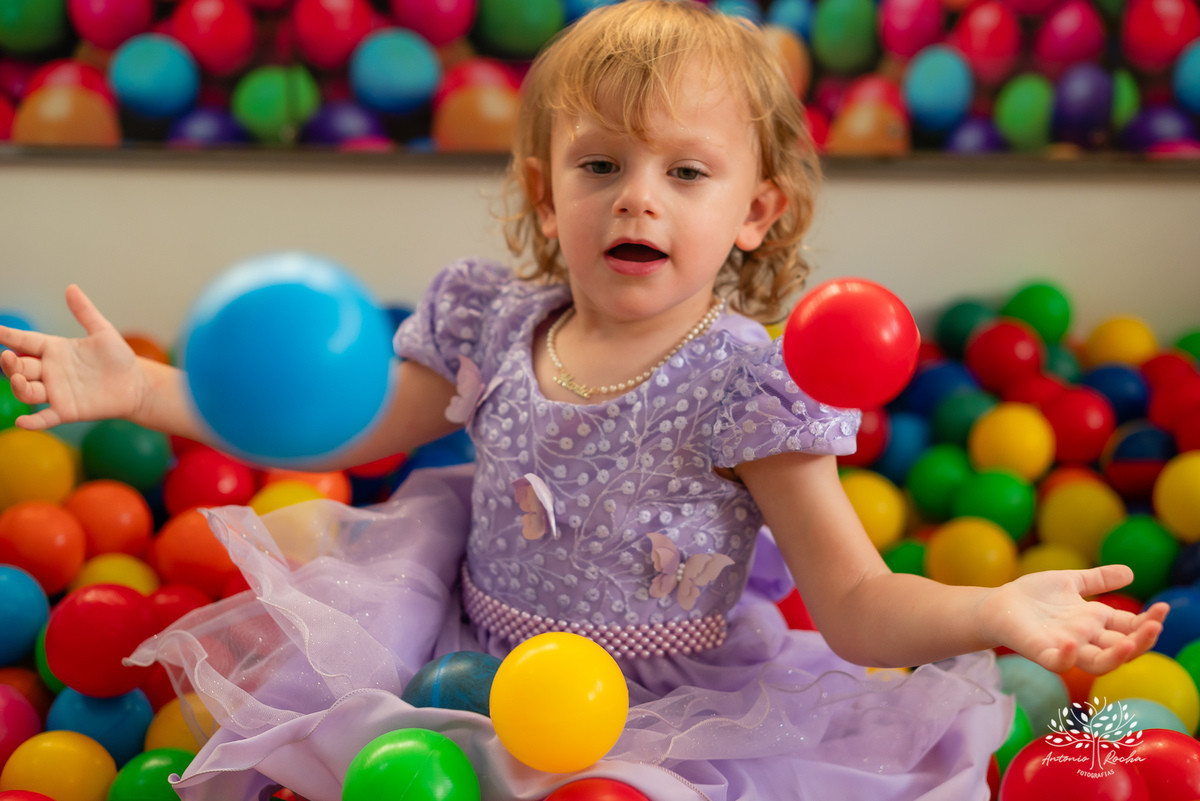 aniversário - Maria Antônia - festa infantil - Jardim de Borboletas - decoração - alegria - diversão - brincadeiras - cama elástica - carro motorizado - roda-roda - tombo legal - família - amigos - amor - celebração – Pelotas – Antonio Rocha Fotografias