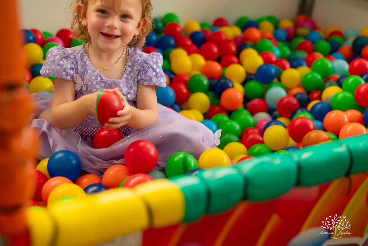 aniversário - Maria Antônia - festa infantil - Jardim de Borboletas - decoração - alegria - diversão - brincadeiras - cama elástica - carro motorizado - roda-roda - tombo legal - família - amigos - amor - celebração – Pelotas – Antonio Rocha Fotografias