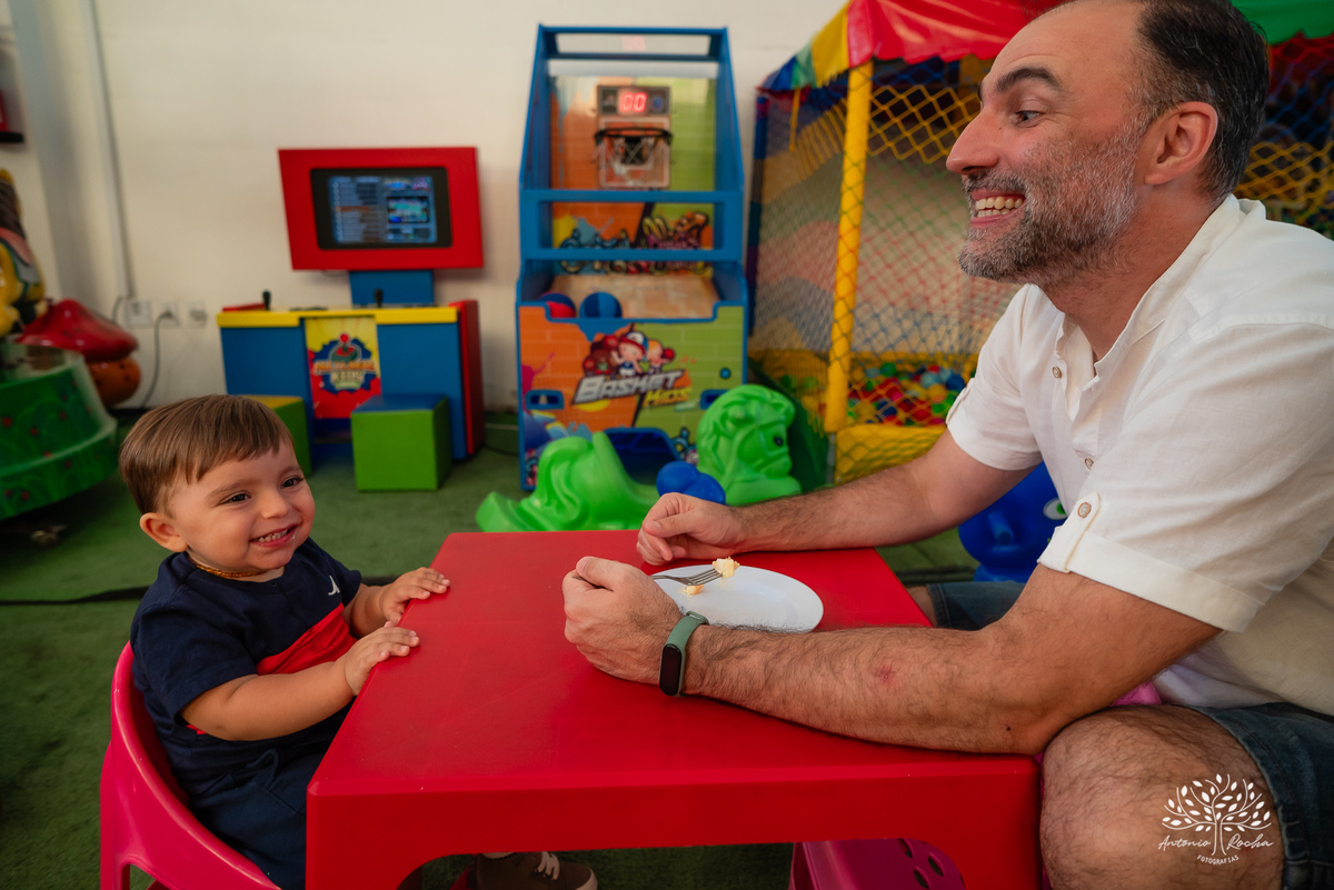 aniversário - Maria Antônia - festa infantil - Jardim de Borboletas - decoração - alegria - diversão - brincadeiras - cama elástica - carro motorizado - roda-roda - tombo legal - família - amigos - amor - celebração – Pelotas – Antonio Rocha Fotografias