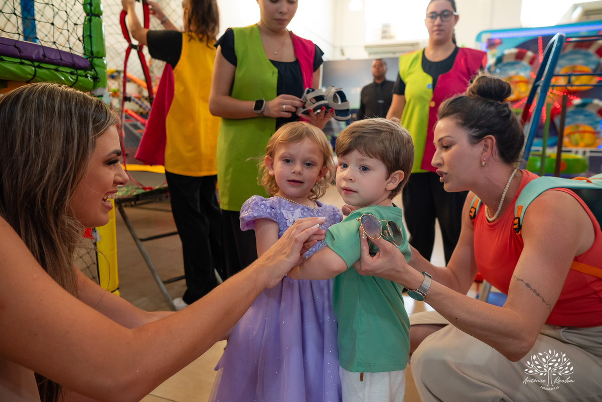 aniversário - Maria Antônia - festa infantil - Jardim de Borboletas - decoração - alegria - diversão - brincadeiras - cama elástica - carro motorizado - roda-roda - tombo legal - família - amigos - amor - celebração – Pelotas – Antonio Rocha Fotografias