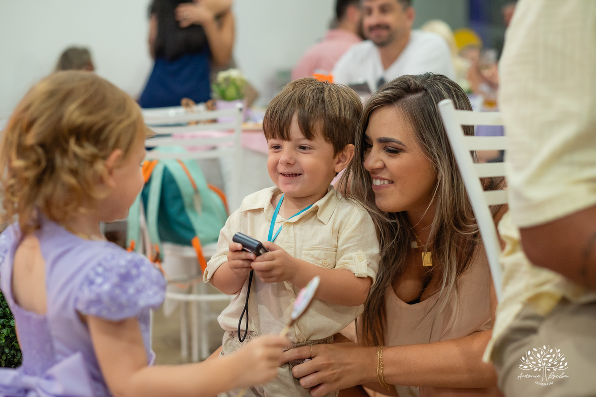 aniversário - Maria Antônia - festa infantil - Jardim de Borboletas - decoração - alegria - diversão - brincadeiras - cama elástica - carro motorizado - roda-roda - tombo legal - família - amigos - amor - celebração – Pelotas – Antonio Rocha Fotografias