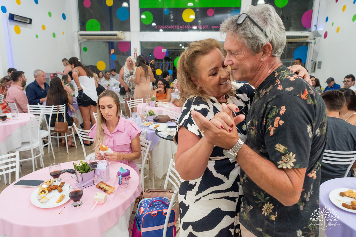 aniversário - Maria Antônia - festa infantil - Jardim de Borboletas - decoração - alegria - diversão - brincadeiras - cama elástica - carro motorizado - roda-roda - tombo legal - família - amigos - amor - celebração – Pelotas – Antonio Rocha Fotografias