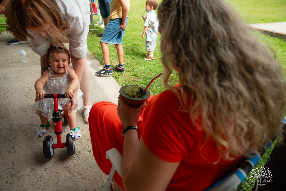 primeiro aninho - fotografia infantil - ensaio de aniversário - festa de um ano - fotografia profissional - ensaio família - amor e fé - registros emocionantes - fotografia de família - celebração infantil – Pelotas - Antonio Rocha Fotografias