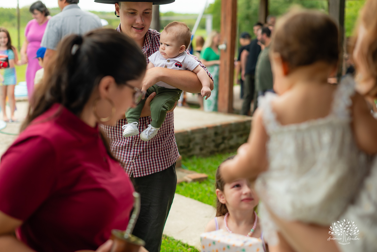 primeiro aninho - fotografia infantil - ensaio de aniversário - festa de um ano - fotografia profissional - ensaio família - amor e fé - registros emocionantes - fotografia de família - celebração infantil – Pelotas - Antonio Rocha Fotografias