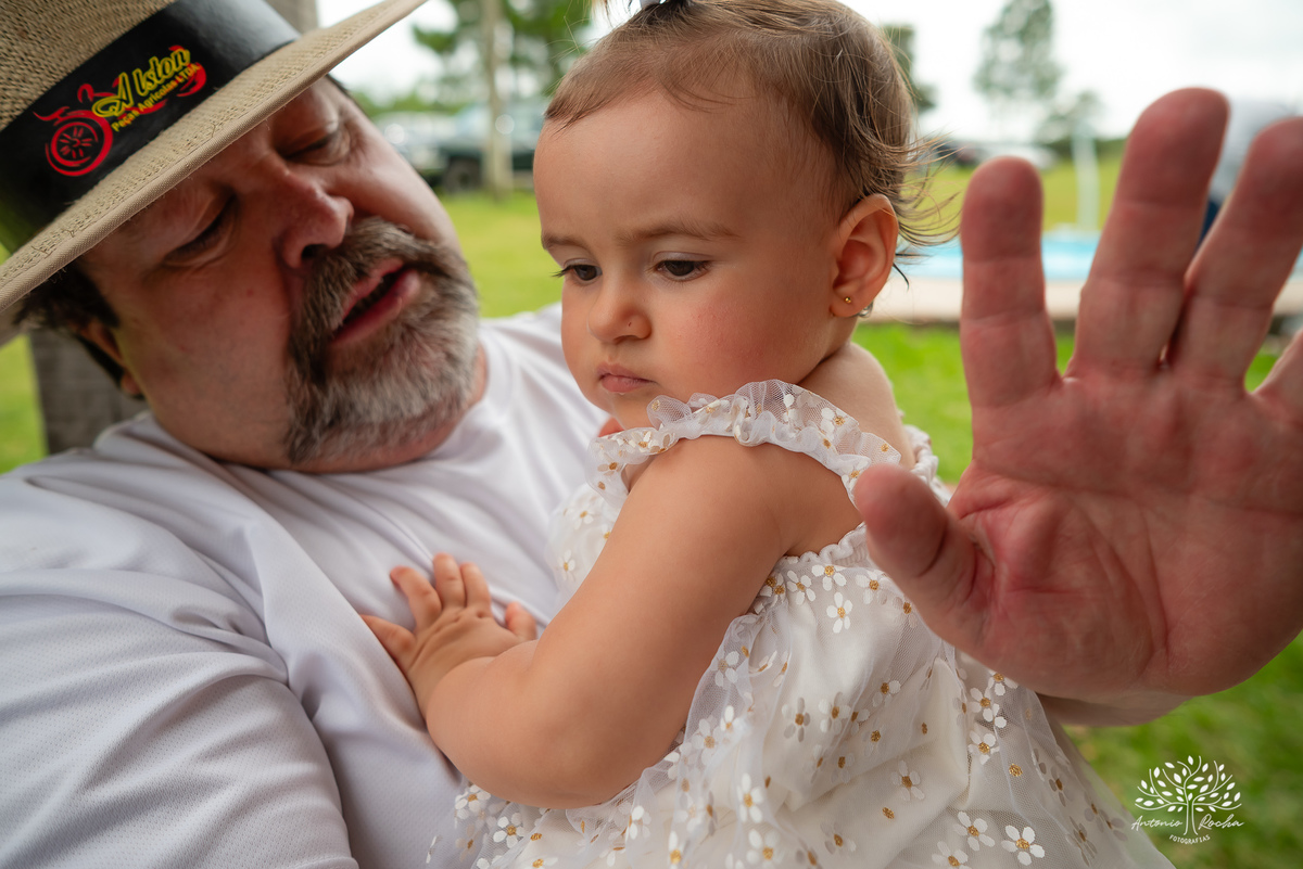 primeiro aninho - fotografia infantil - ensaio de aniversário - festa de um ano - fotografia profissional - ensaio família - amor e fé - registros emocionantes - fotografia de família - celebração infantil – Pelotas - Antonio Rocha Fotografias