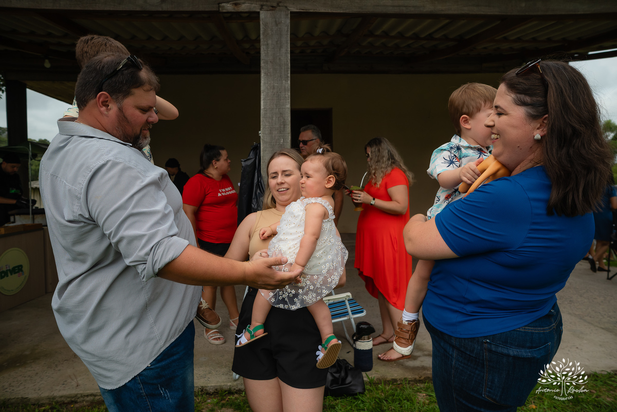 primeiro aninho - fotografia infantil - ensaio de aniversário - festa de um ano - fotografia profissional - ensaio família - amor e fé - registros emocionantes - fotografia de família - celebração infantil – Pelotas - Antonio Rocha Fotografias