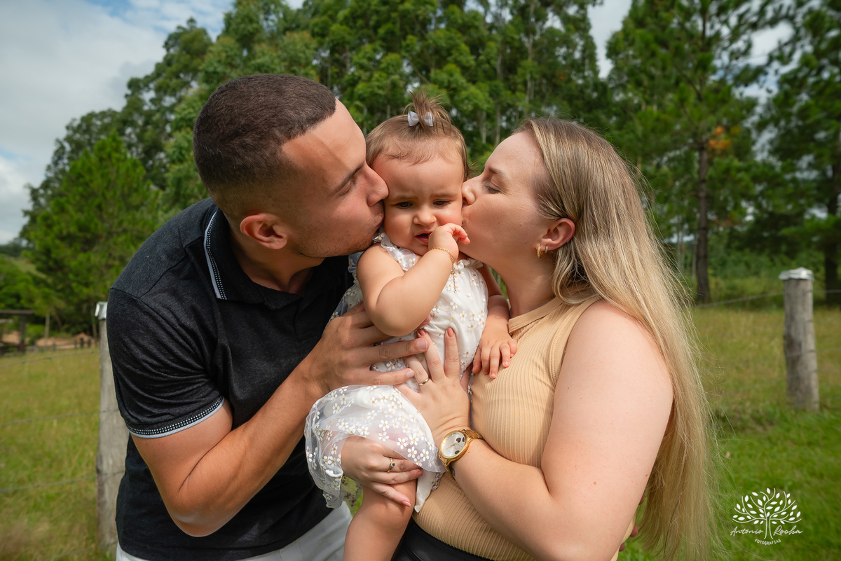 primeiro aninho - fotografia infantil - ensaio de aniversário - festa de um ano - fotografia profissional - ensaio família - amor e fé - registros emocionantes - fotografia de família - celebração infantil – Pelotas - Antonio Rocha Fotografias