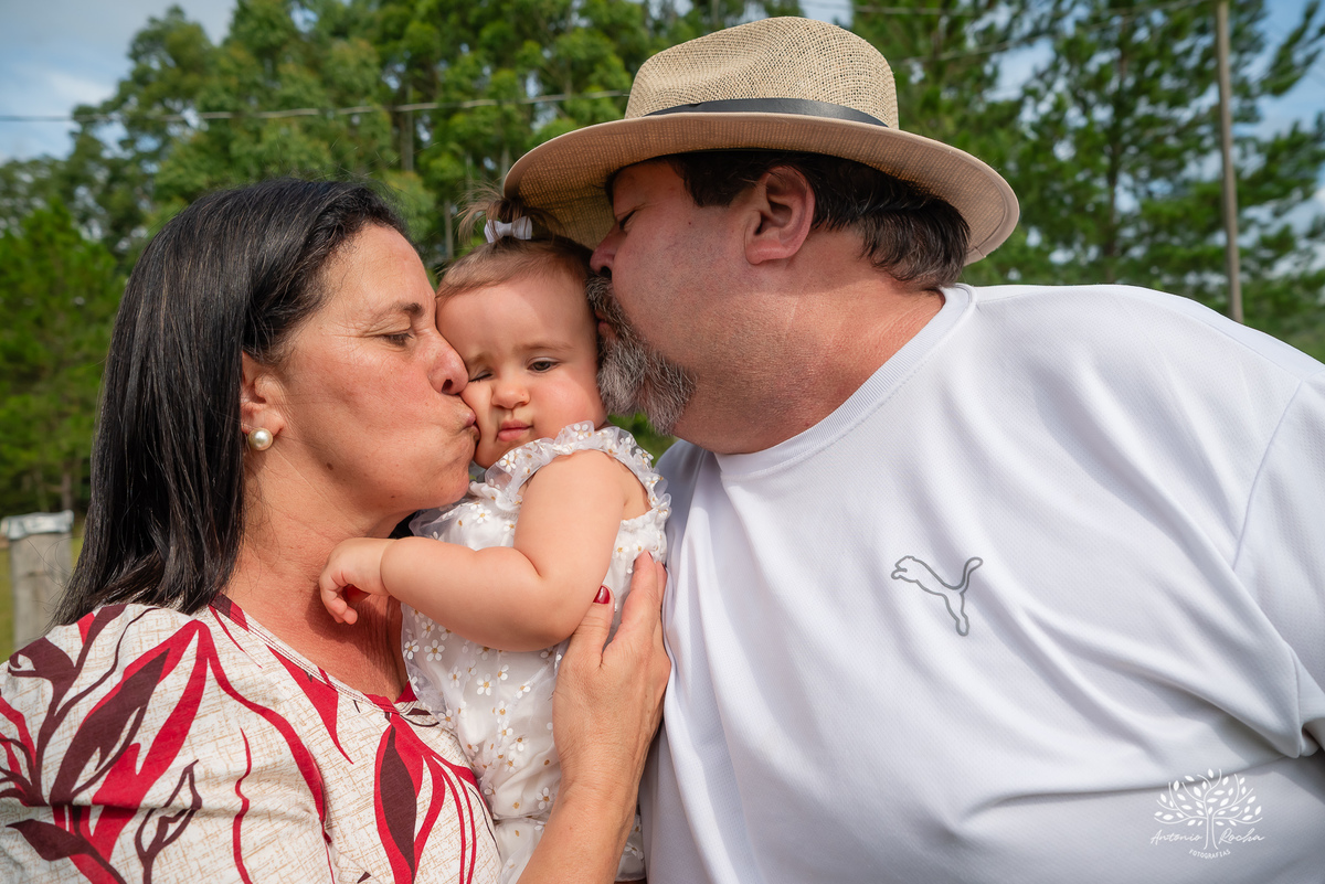primeiro aninho - fotografia infantil - ensaio de aniversário - festa de um ano - fotografia profissional - ensaio família - amor e fé - registros emocionantes - fotografia de família - celebração infantil – Pelotas - Antonio Rocha Fotografias