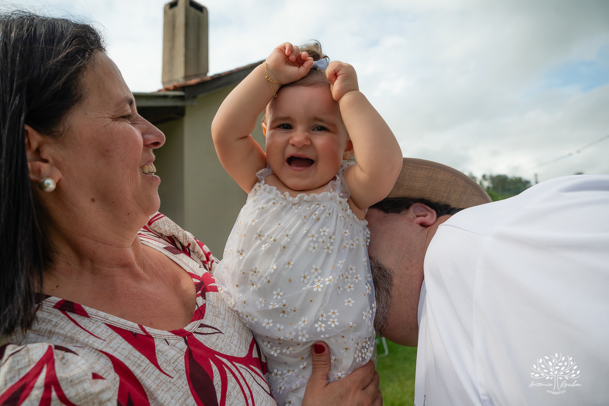 primeiro aninho - fotografia infantil - ensaio de aniversário - festa de um ano - fotografia profissional - ensaio família - amor e fé - registros emocionantes - fotografia de família - celebração infantil – Pelotas - Antonio Rocha Fotografias