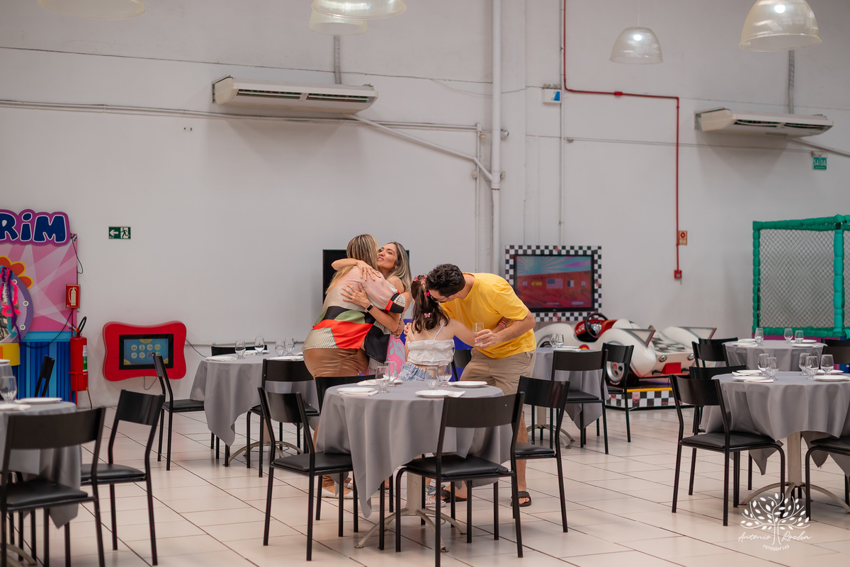 aniversário infantil - fotografia infantil - festa de aniversário - irmãos - fotografia profissional - alegria - comemoração - infância - fotos espontâneas - família - recordações - amor - Pelotas - Cliff Kids - Antonio Rocha Fotografias