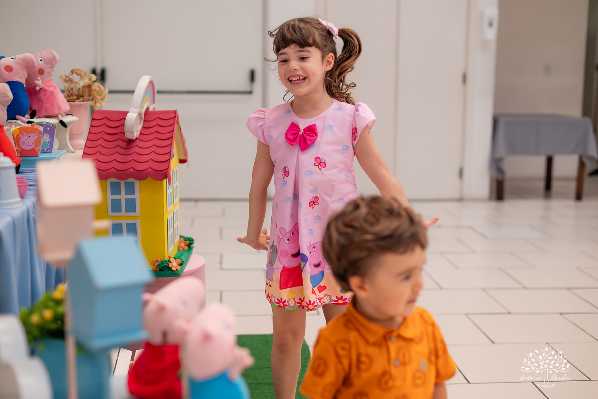 aniversário infantil - fotografia infantil - festa de aniversário - irmãos - fotografia profissional - alegria - comemoração - infância - fotos espontâneas - família - recordações - amor - Pelotas - Cliff Kids - Antonio Rocha Fotografias