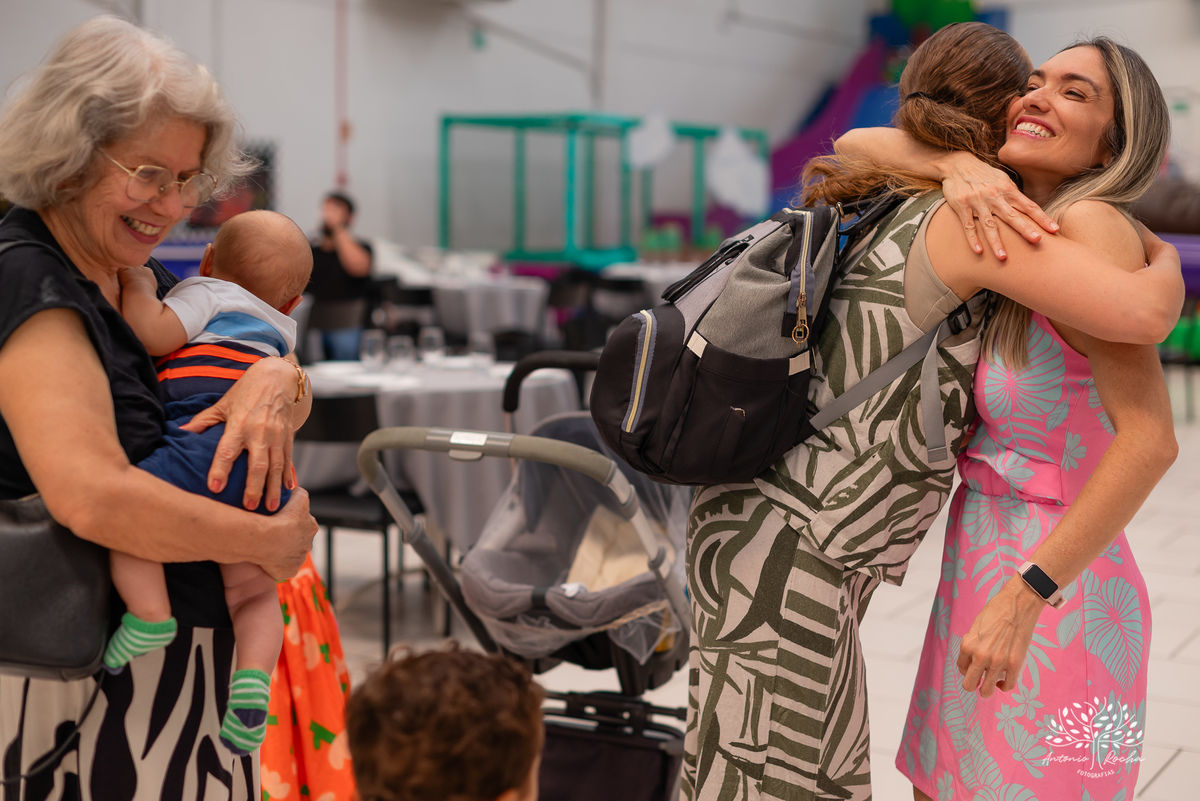 aniversário infantil - fotografia infantil - festa de aniversário - irmãos - fotografia profissional - alegria - comemoração - infância - fotos espontâneas - família - recordações - amor - Pelotas - Cliff Kids - Antonio Rocha Fotografias