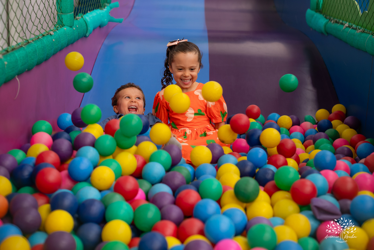 aniversário infantil - fotografia infantil - festa de aniversário - irmãos - fotografia profissional - alegria - comemoração - infância - fotos espontâneas - família - recordações - amor - Pelotas - Cliff Kids - Antonio Rocha Fotografias