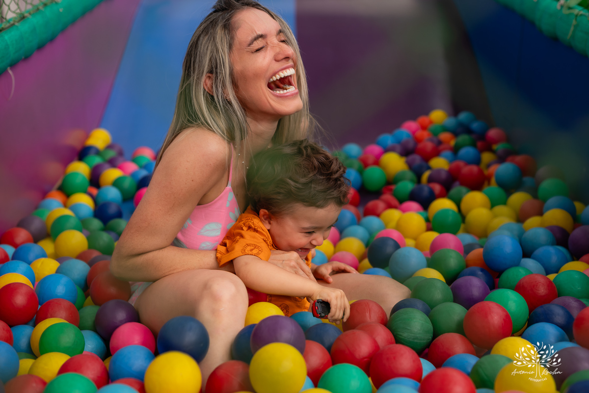 aniversário infantil - fotografia infantil - festa de aniversário - irmãos - fotografia profissional - alegria - comemoração - infância - fotos espontâneas - família - recordações - amor - Pelotas - Cliff Kids - Antonio Rocha Fotografias