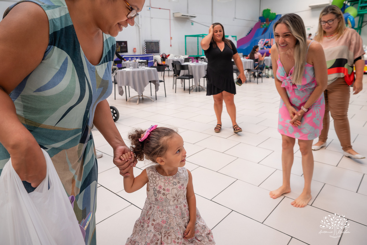 aniversário infantil - fotografia infantil - festa de aniversário - irmãos - fotografia profissional - alegria - comemoração - infância - fotos espontâneas - família - recordações - amor - Pelotas - Cliff Kids - Antonio Rocha Fotografias