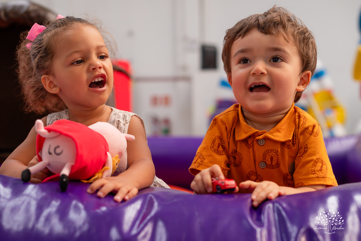 aniversário infantil - fotografia infantil - festa de aniversário - irmãos - fotografia profissional - alegria - comemoração - infância - fotos espontâneas - família - recordações - amor - Pelotas - Cliff Kids - Antonio Rocha Fotografias