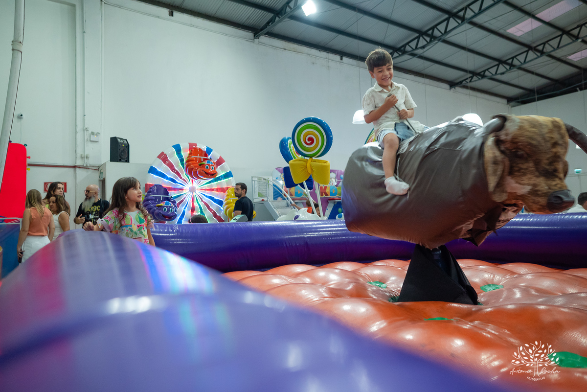 fotografia infantil - aniversário infantil - fotógrafo de festas - fotografia espontânea -Pelotas - cliff kids - espontaneidade - festa de 5 anos - Joaquim - registros inesquecíveis - fotografia profissional - Antonio Rocha Fotografias - astronauta