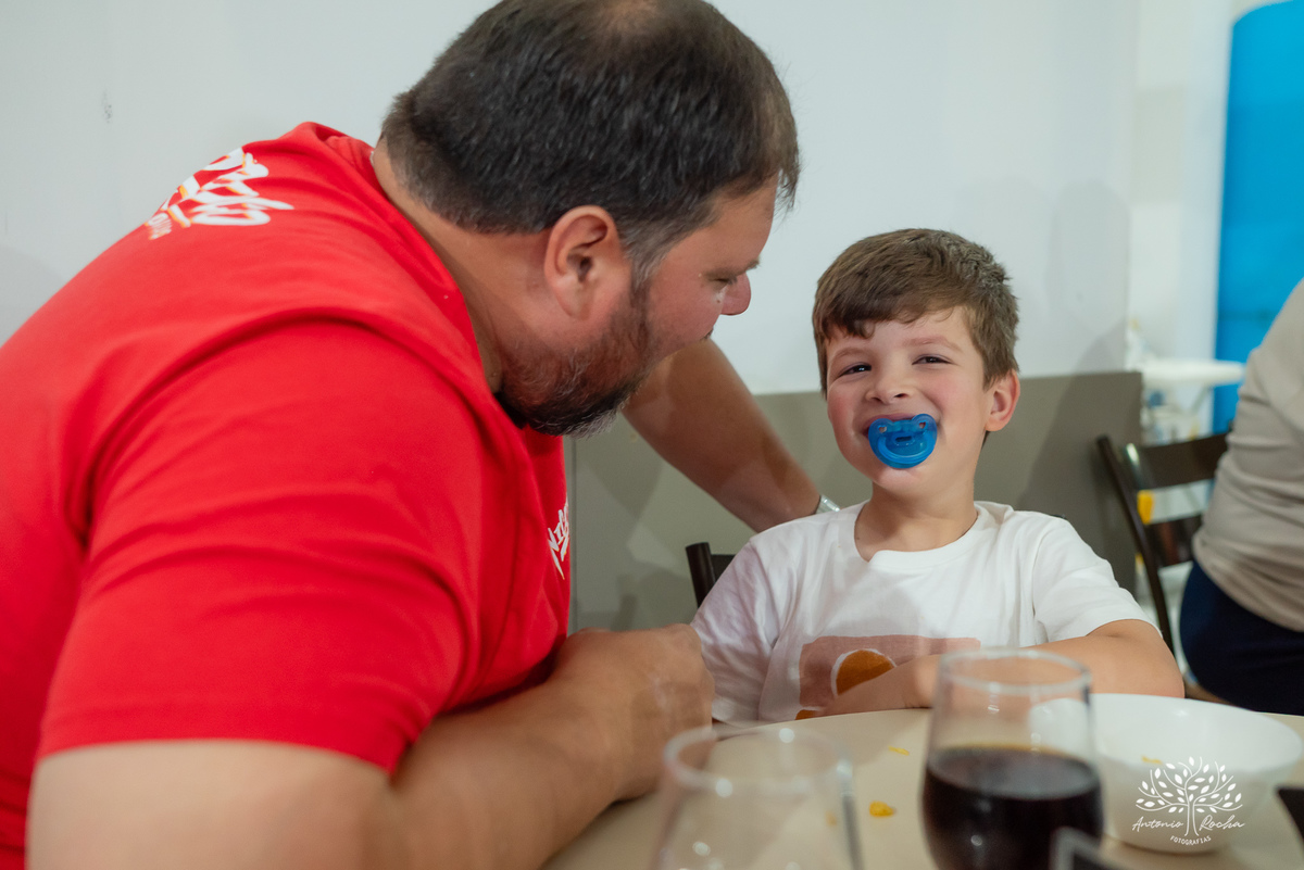 Aniversário infantil - Fotografia de festa infantil - Fotógrafo de aniversários - Anael - Festa no Tio Guigui - Fotografia de criança - Show do parabéns - Tirolesa - Fotógrafo profissional - Antonio Rocha Fotografias – Pelotas – Fotografo de família