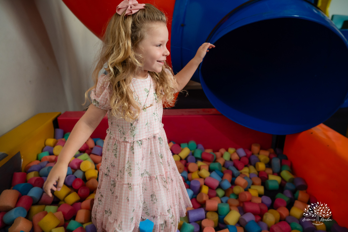 primeiro aninho - festa infantil - fotografia de aniversário - fotógrafo de crianças - fotografia infantil - aniversário de 1 ano - ensaio infantil - irmã mais velha - registro afetivo - Antonio Rocha Fotografias - fotografia espontânea - Pelotas -Adoleta