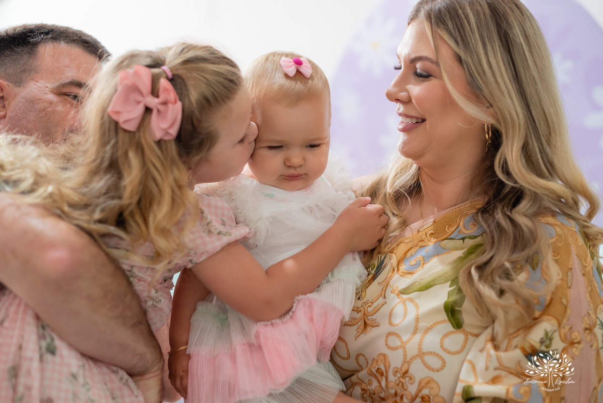 primeiro aninho - festa infantil - fotografia de aniversário - fotógrafo de crianças - fotografia infantil - aniversário de 1 ano - ensaio infantil - irmã mais velha - registro afetivo - Antonio Rocha Fotografias - fotografia espontânea - Pelotas -Adoleta