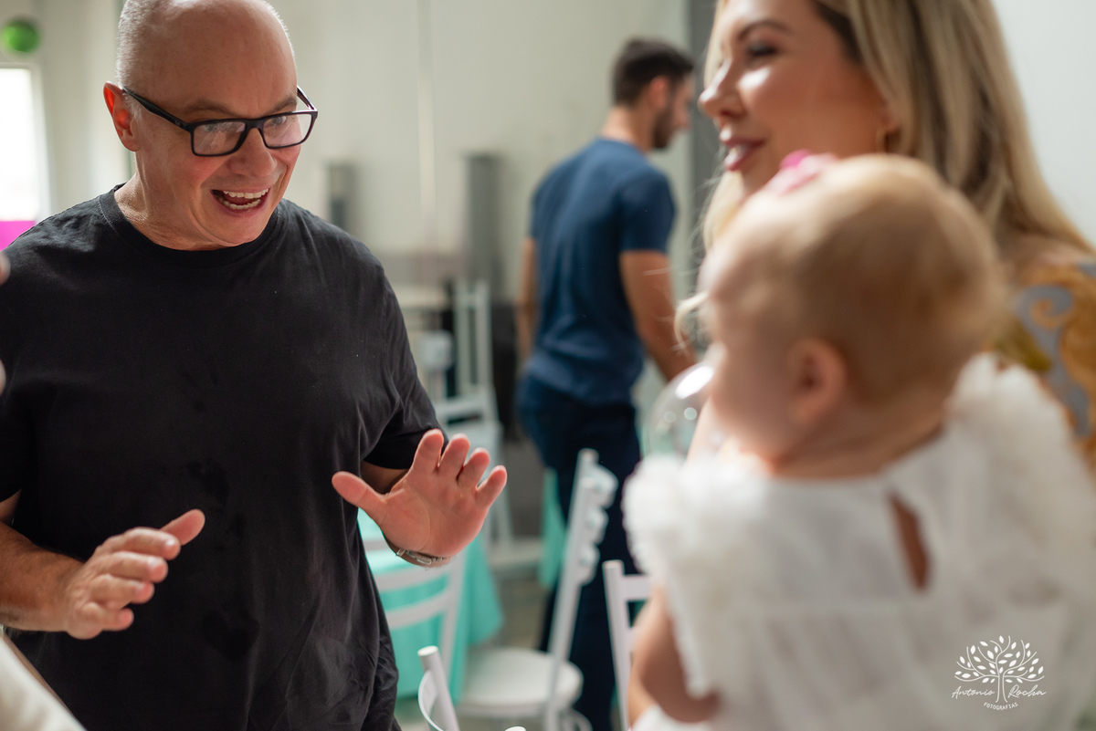 primeiro aninho - festa infantil - fotografia de aniversário - fotógrafo de crianças - fotografia infantil - aniversário de 1 ano - ensaio infantil - irmã mais velha - registro afetivo - Antonio Rocha Fotografias - fotografia espontânea - Pelotas -Adoleta