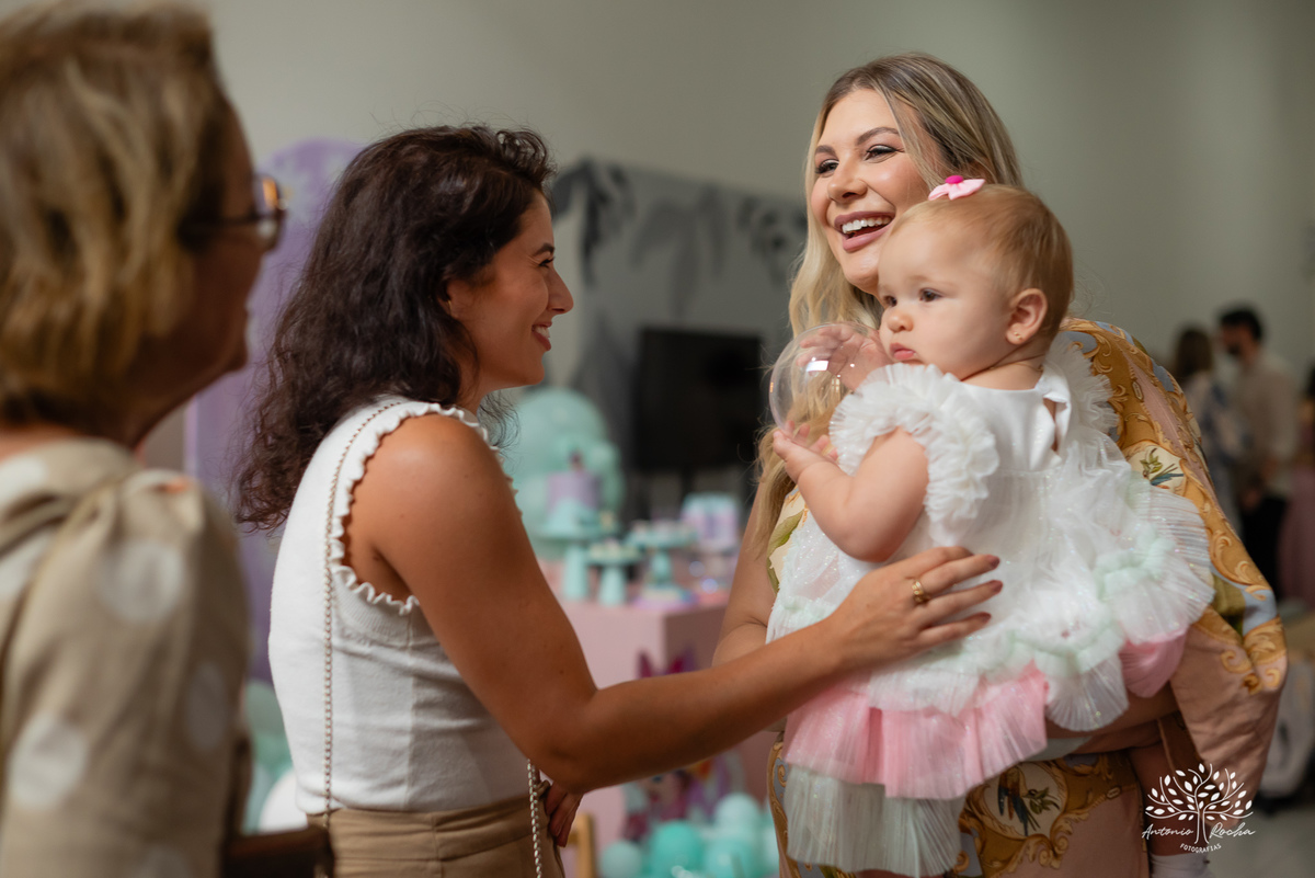 primeiro aninho - festa infantil - fotografia de aniversário - fotógrafo de crianças - fotografia infantil - aniversário de 1 ano - ensaio infantil - irmã mais velha - registro afetivo - Antonio Rocha Fotografias - fotografia espontânea - Pelotas -Adoleta
