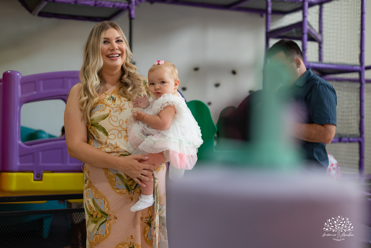 primeiro aninho - festa infantil - fotografia de aniversário - fotógrafo de crianças - fotografia infantil - aniversário de 1 ano - ensaio infantil - irmã mais velha - registro afetivo - Antonio Rocha Fotografias - fotografia espontânea - Pelotas -Adoleta