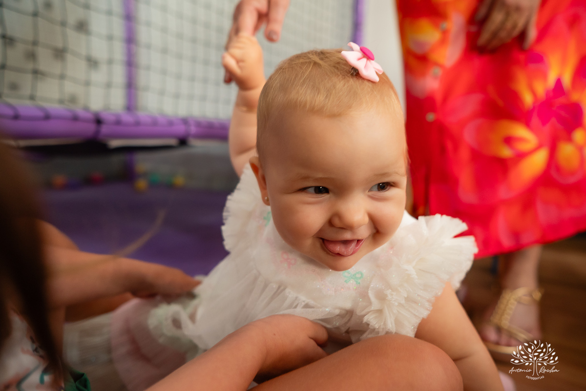 primeiro aninho - festa infantil - fotografia de aniversário - fotógrafo de crianças - fotografia infantil - aniversário de 1 ano - ensaio infantil - irmã mais velha - registro afetivo - Antonio Rocha Fotografias - fotografia espontânea - Pelotas -Adoleta