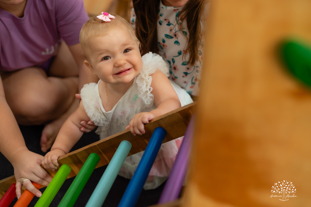 primeiro aninho - festa infantil - fotografia de aniversário - fotógrafo de crianças - fotografia infantil - aniversário de 1 ano - ensaio infantil - irmã mais velha - registro afetivo - Antonio Rocha Fotografias - fotografia espontânea - Pelotas -Adoleta
