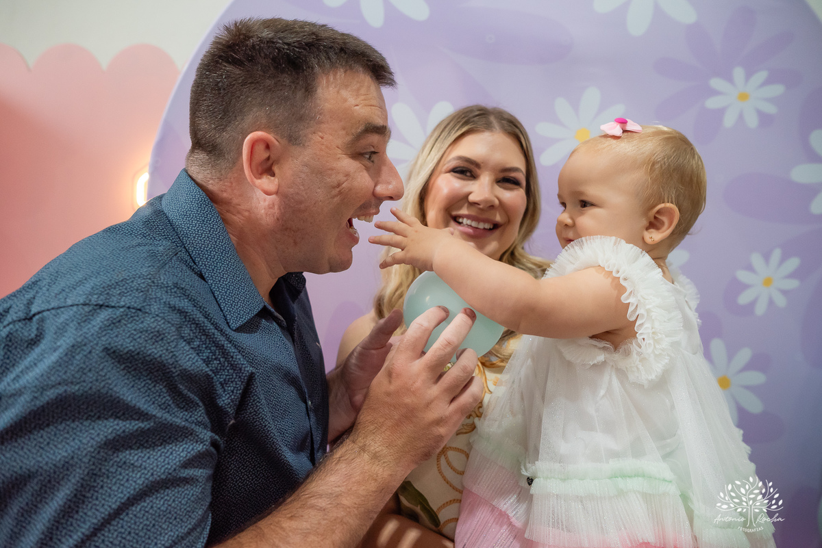 primeiro aninho - festa infantil - fotografia de aniversário - fotógrafo de crianças - fotografia infantil - aniversário de 1 ano - ensaio infantil - irmã mais velha - registro afetivo - Antonio Rocha Fotografias - fotografia espontânea - Pelotas -Adoleta