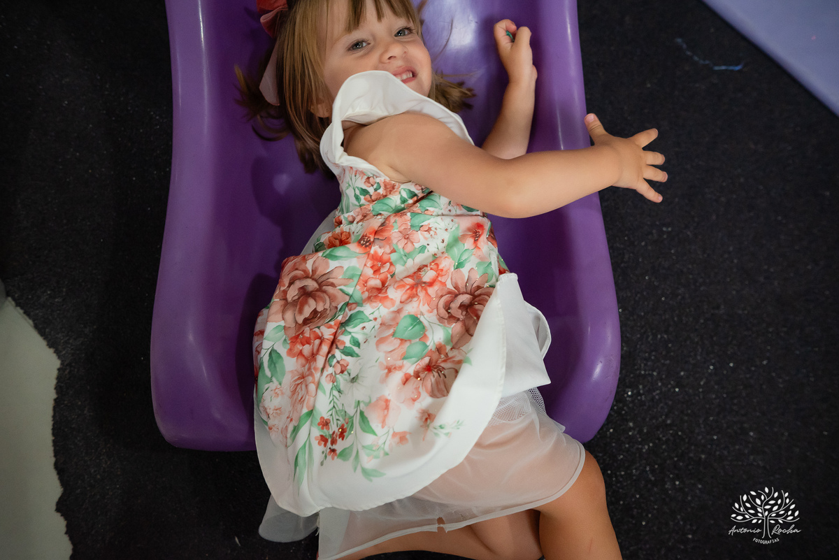 primeiro aninho - festa infantil - fotografia de aniversário - fotógrafo de crianças - fotografia infantil - aniversário de 1 ano - ensaio infantil - irmã mais velha - registro afetivo - Antonio Rocha Fotografias - fotografia espontânea - Pelotas -Adoleta