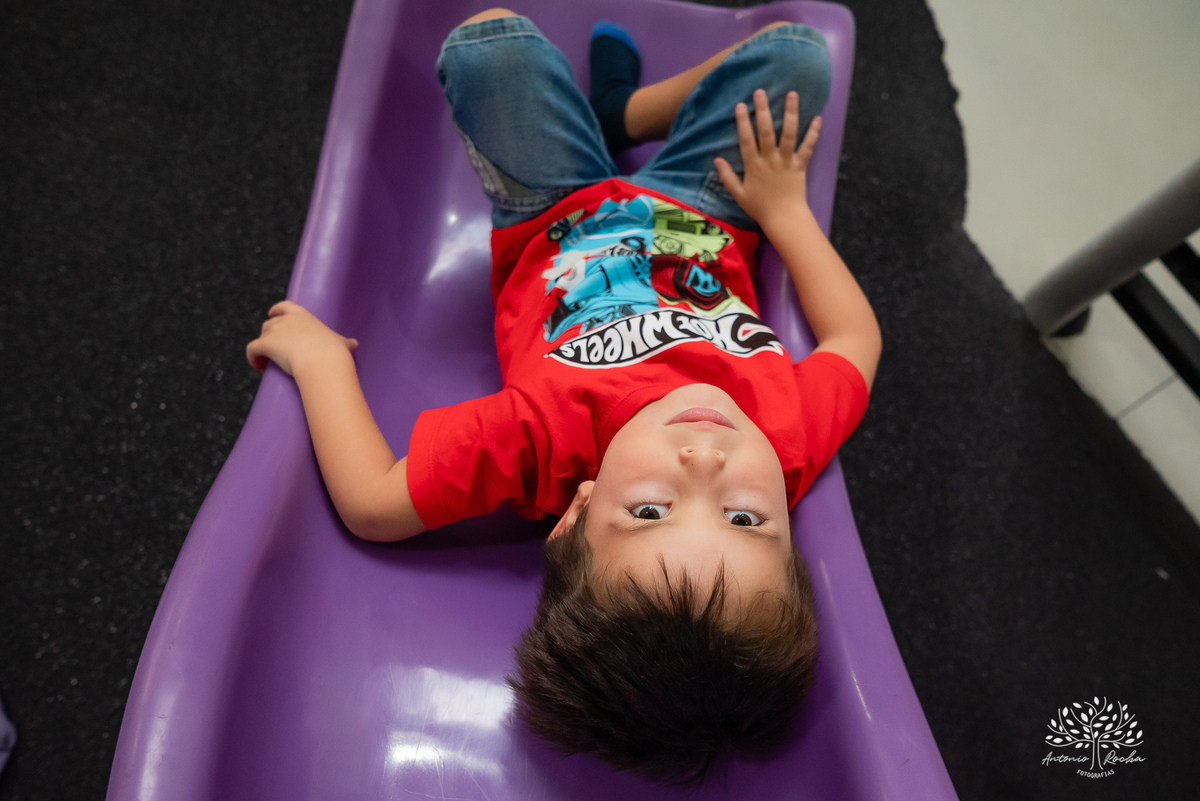 primeiro aninho - festa infantil - fotografia de aniversário - fotógrafo de crianças - fotografia infantil - aniversário de 1 ano - ensaio infantil - irmã mais velha - registro afetivo - Antonio Rocha Fotografias - fotografia espontânea - Pelotas -Adoleta