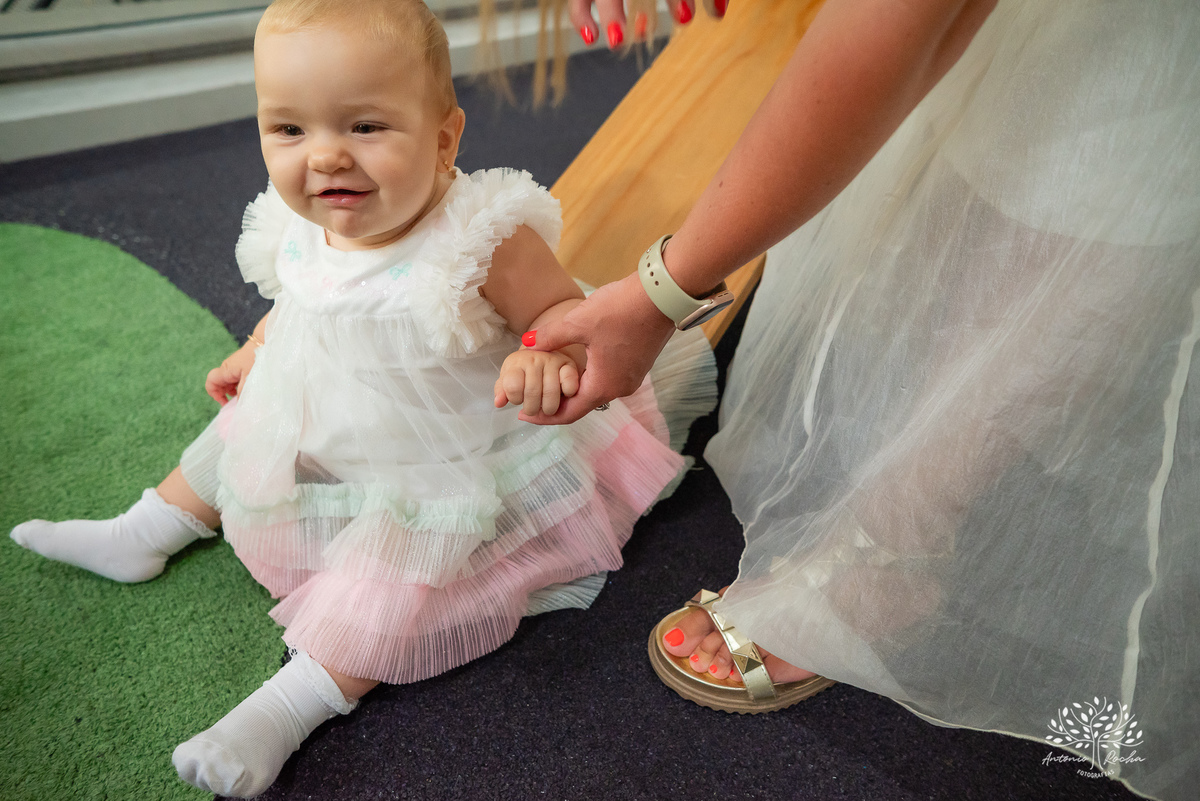 primeiro aninho - festa infantil - fotografia de aniversário - fotógrafo de crianças - fotografia infantil - aniversário de 1 ano - ensaio infantil - irmã mais velha - registro afetivo - Antonio Rocha Fotografias - fotografia espontânea - Pelotas -Adoleta